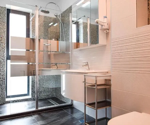 Victor 701 Apartment *